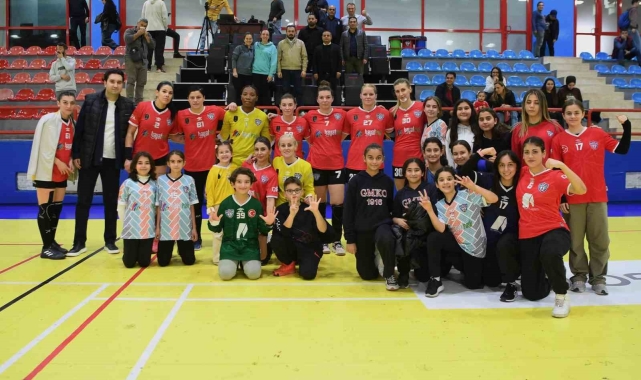 Konyaaltı yarı finalde