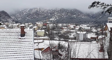 Konya'nın üç ilçesi beyaza büründü