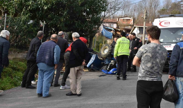 Köpeğe çarpmamak için manevra yapan patpat yan yattı: 2 yaralı