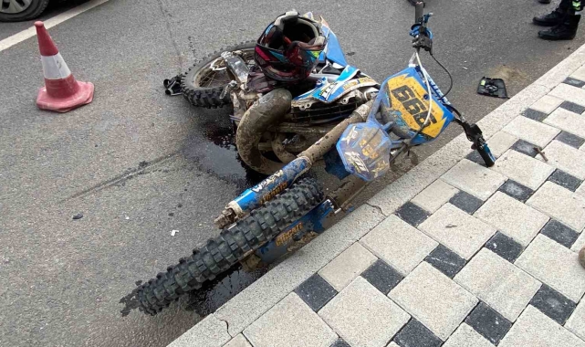 Kros motosiklet minibüs ile çarpıştı: 1 ağır yaralı