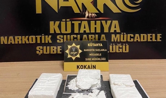 Kütahya'da bir araçta 3 bin 16 gram kokain ele geçirildi