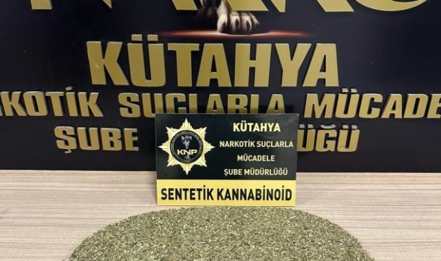 Kütahya'da durdurulan şüpheli araçta uyuşturucu ele geçirildi