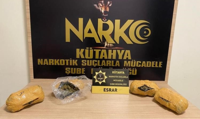 Kütahya'da otobüs yolcusunun çantasında 2 bin 116 gram esrar ele geçirildi