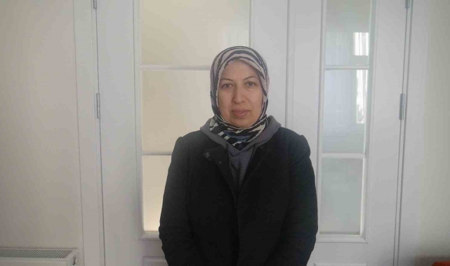 Lağım borusuna giren yavru kedi için seferber oldular