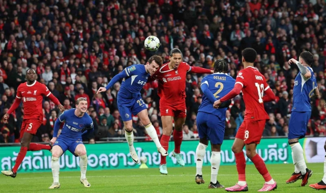 Liverpool, 118'de Van Dijk ile kupaya uzandı