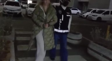 Lüks aracın üzerinde para sayarak silah paylaşımı yapan sosyal medya fenomeni gözaltına alındı