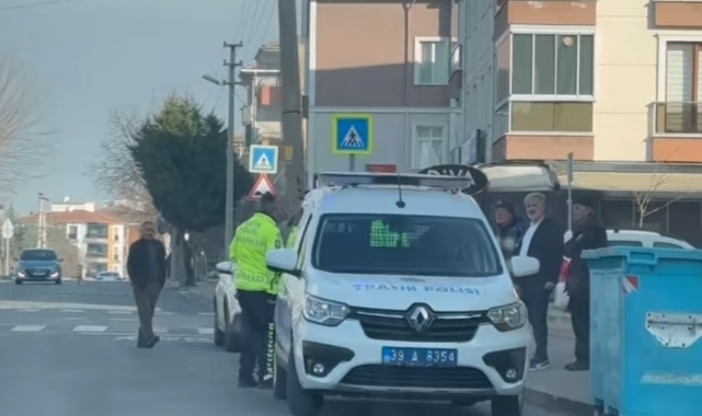 Lüleburgaz'da park halinde otomobile çarpıp kaçtı