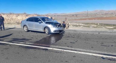 Mardin'de otomobil ile hafif ticari araç çarpıştı: 3 yaralı