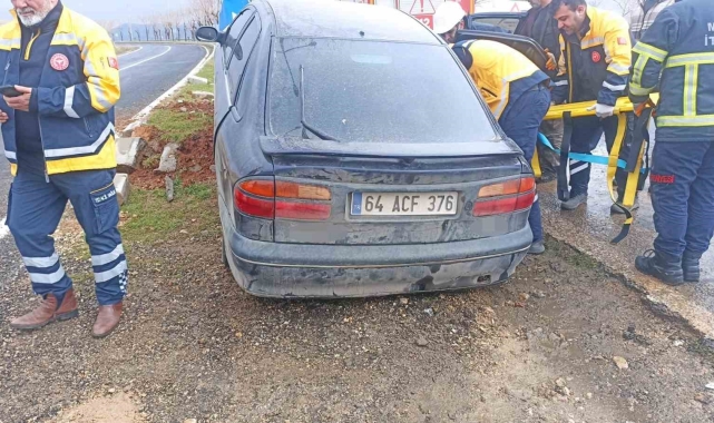 Mardin'de otomobil kaldırıma çarptı: 4 yaralı