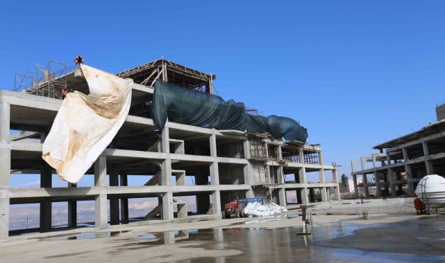 Mardin'de otopark projesinde çalışmalar yeniden başladı