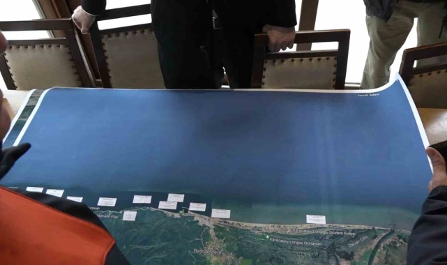 Marmara Denizi'nde batan geminin mürettebatını arama-kurtarma çalışmaları havadan ve denizden sürüyor