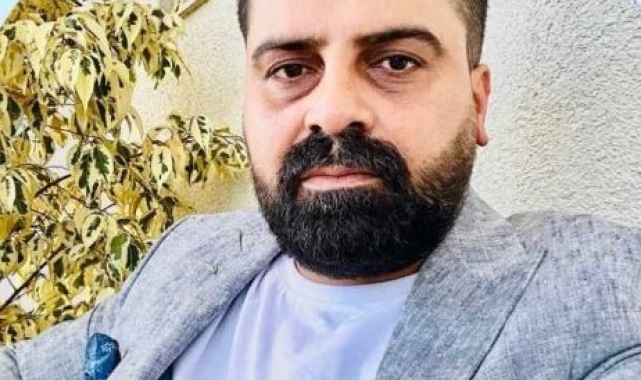 Mersin'de tırın altına giren lüks otomobil hurdaya döndü: 1 ölü