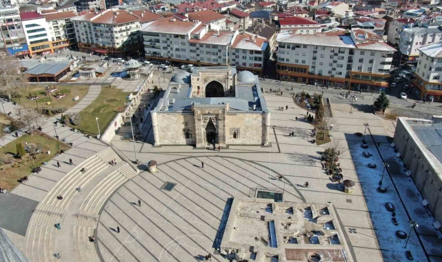 Mimarı bilinmiyor, simetrisiyle hayran bırakıyor