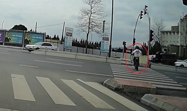 Minibüsün çarptığı motosikletli metrelerce savruldu