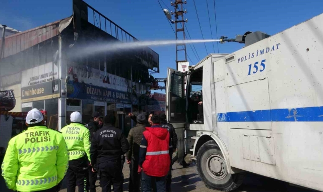 Mobilya mağazasında korkutan yangın