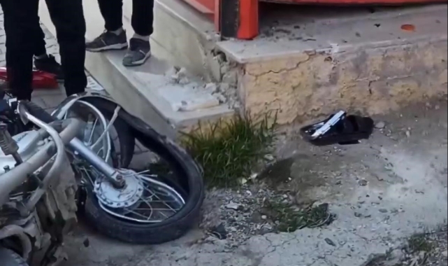 Motosikletli gencin hayatını kaybettiği kaza güvenlik kameralarına yansıdı