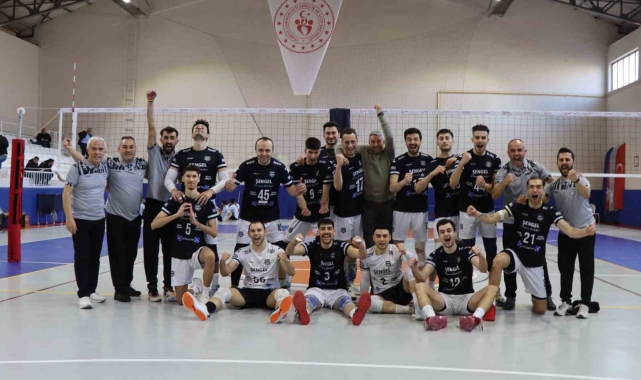 Nazilli Belediyespor Voleybol Takımı ilk galibiyetini aldı