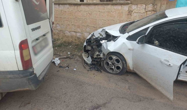 Niğde'de şüpheli aracı kovalayan polisler kaza yaptı