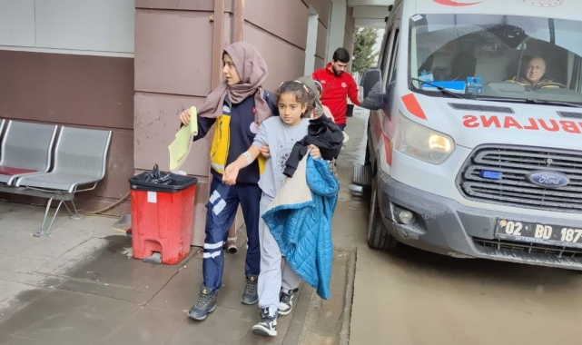 Öğrenciler yedikleri kekten zehirlendi