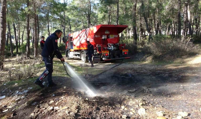 Ormanlık alanda yakılan lastikler itfaiye ve jandarmayı alarma geçirdi