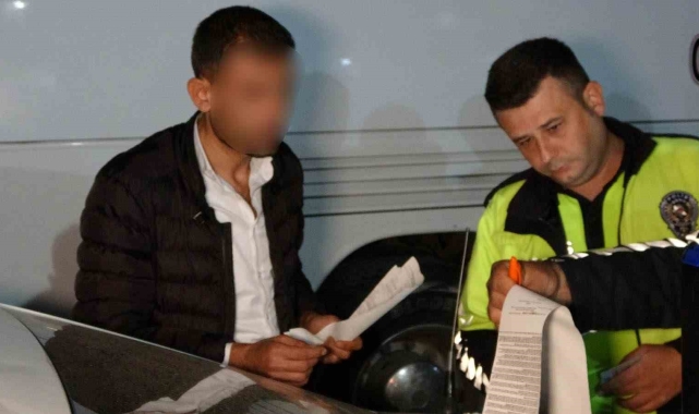 Otobüs üst üste kaza tehlikesi atlattı, yolcular şikayet edince otobüs sürücüsü alkollü çıktı