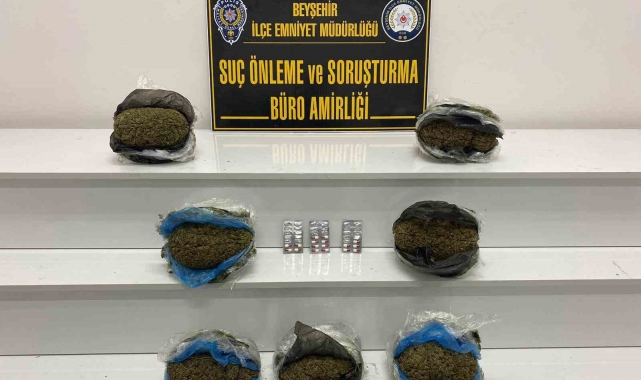 Otobüsteki yolcunun valizinden 7 kilo 992 gram esrar ele geçirildi