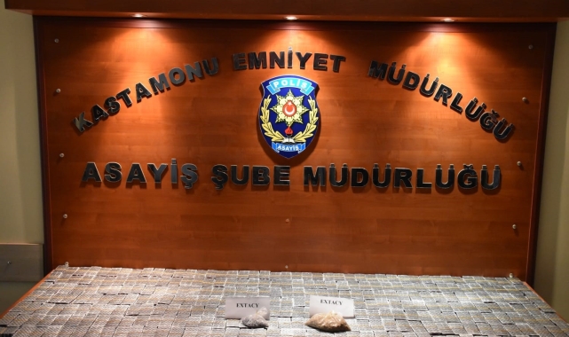 Otobüsten inen yolcunun bavulunda binlerce uyuşturucu yakalandı