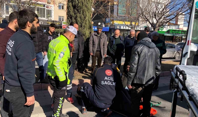 Otomobilin çarptığı yaşlı adam yaralandı