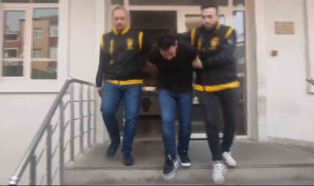 Pendik'te boşandığı eşini sokak ortasında bıçaklayarak öldürdü
