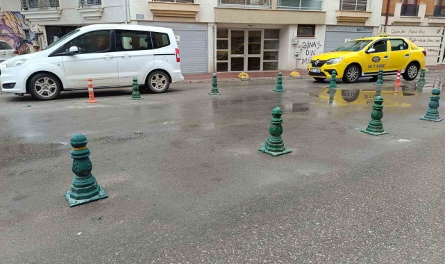 Plastik dubalar engel olamayınca demir duba koydular