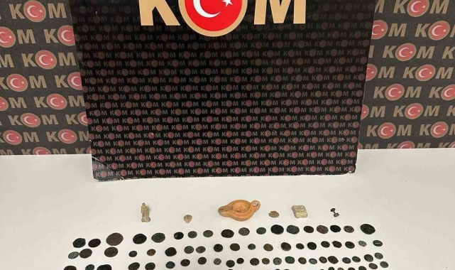 Polis 175 adet tarihi sikke ve obje ele geçirdi