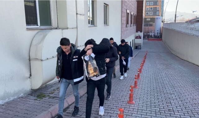Polis aracına çarpıp, pastane kurşunlama olayında 4 tutuklama