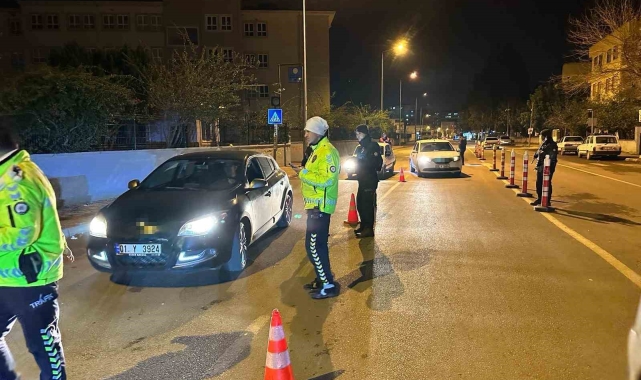 Polis aranan şahısları denetimlerde yakaladı