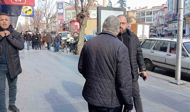 Polis memurunun dikkati yaşlı adamı dolandırılmaktan kurtardı