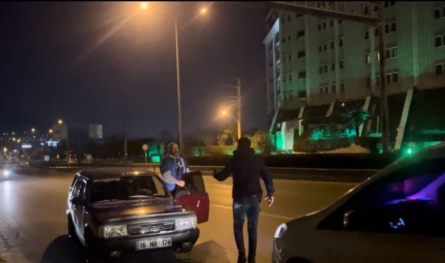 Polisi görünce geri vites yapan sürücü böyle yakalandı...117 promil alkollü çıktı