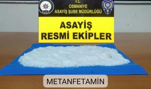 Polisin "Dur" ihtarına uymayan araçta özel yapım silah ele geçirildi