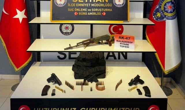 Polisin operasyon yaptığı evden uzun namlulu silah ve tabancalar çıktı