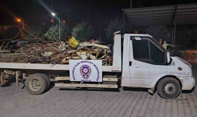 Polisten enkaz hırsızlarına suçüstü