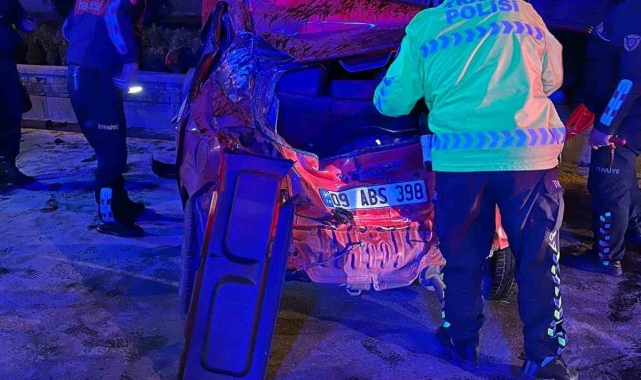 Refüje çarpıp takla atan otomobil kağıt gibi ezildi