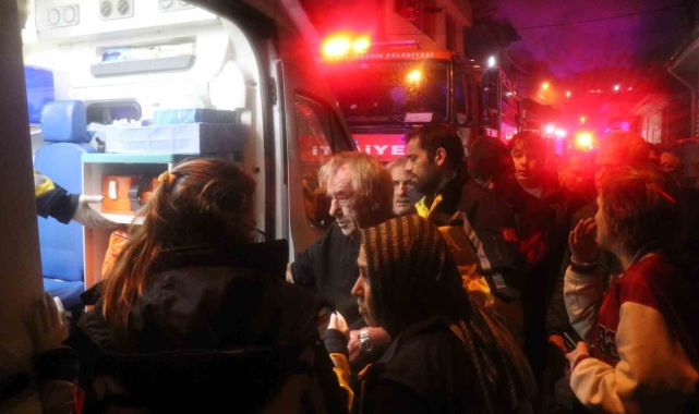 Sakarya'da evin çatısı küle döndü: 1 yaralı