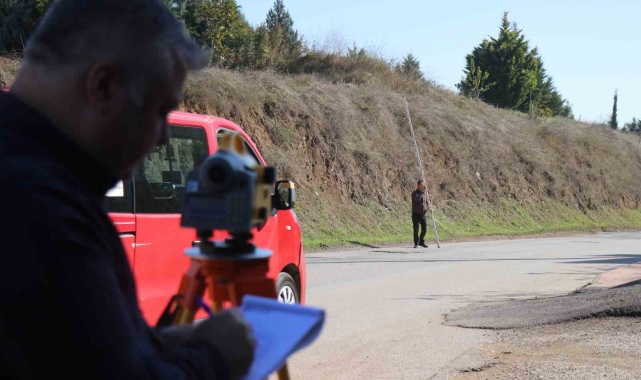 Sakarya'daki gizemli yol: Ayağını frenden çeken yokuş yukarı çıkıyor