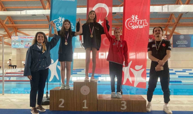 Şampiyon olmak için kulaç attılar