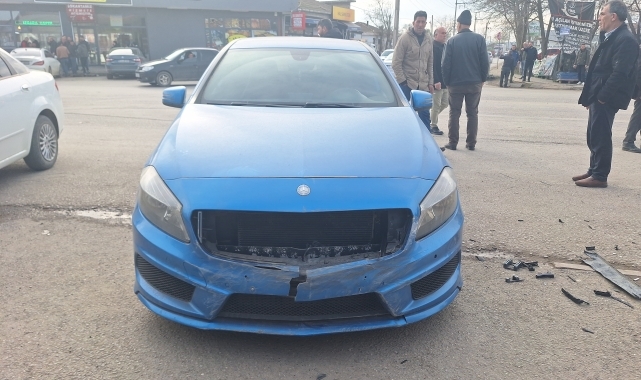 Samsun'da iki otomobilin çarpıştığı kazada yolcu yaralandı