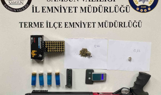 Samsun'da bir evde silah ve uyuşturucu ele geçirildi