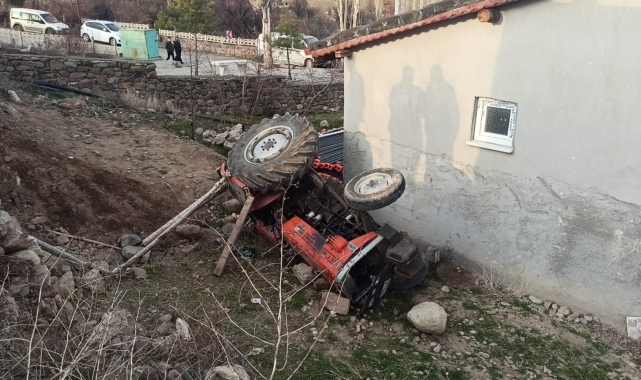 Şarampole devrilen traktörün sürücüsü hayatını kaybetti