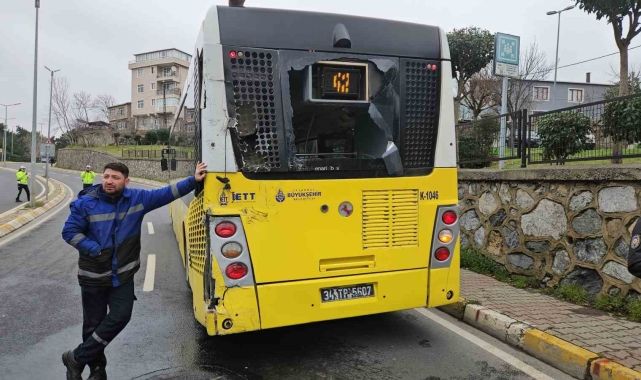 Sarıyer'de yolcu almak için yavaşlayan İETT otobüsüne, çöp kamyonu çarptı: 2'si ağır 3 yaralı