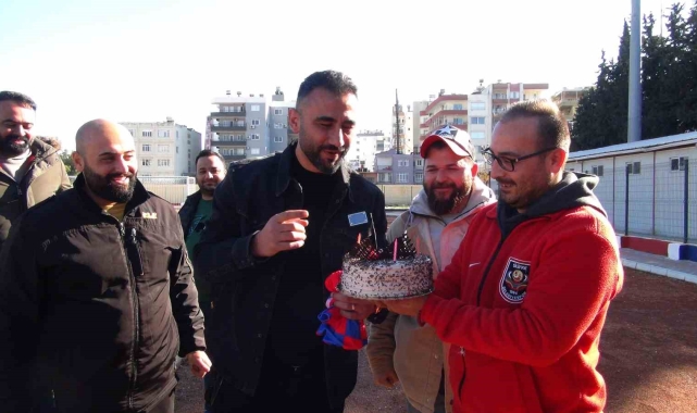 Selçuk Şahin'e yıllar önce futbola başladığı Silifke'de doğum günü sürprizi
