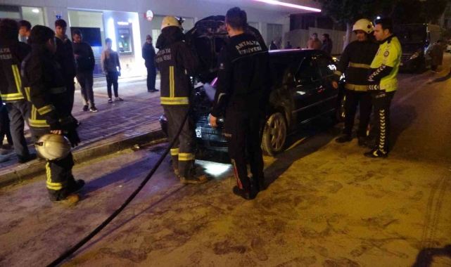 Seyir halindeyken alev alan aracın motoru kül oldu
