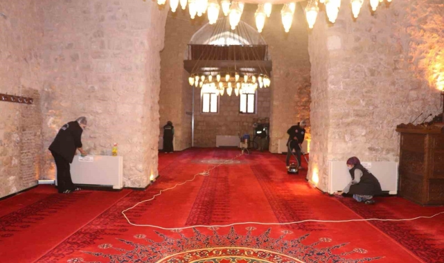 Siirt'te Ramazan ayı öncesi camilerde temizlik çalışması başlatıldı