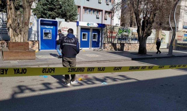 Silvan'da silahlı kavgada yoldan geçenler kurşunların hedefi oldu